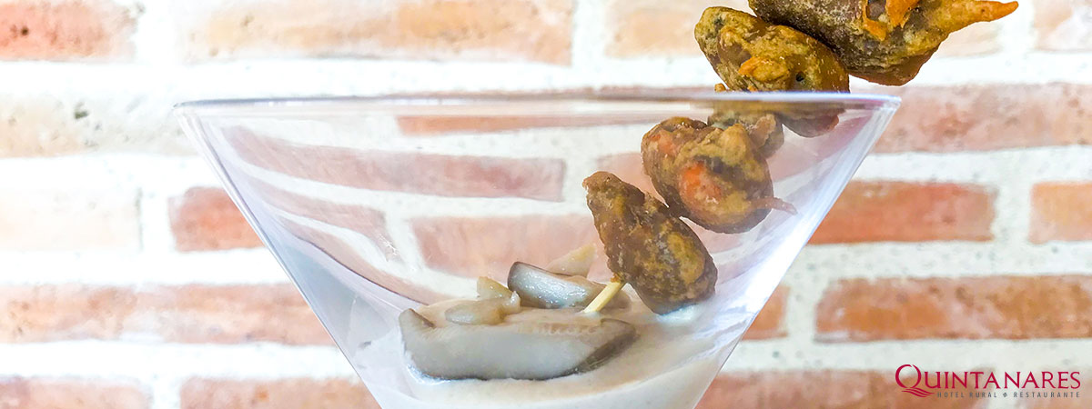 Jornadas Micológicas Rioseco de Soria 2021 Cocktail de mejillones en tempura de boletus con fondo de peretxicos y ginebra